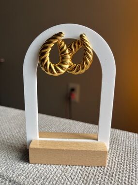 VINTAGE clip on lancer Gold Twisted Hoop Earrings